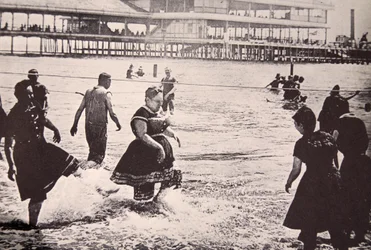 Ein amerikanisches Seebad, ca. 1890